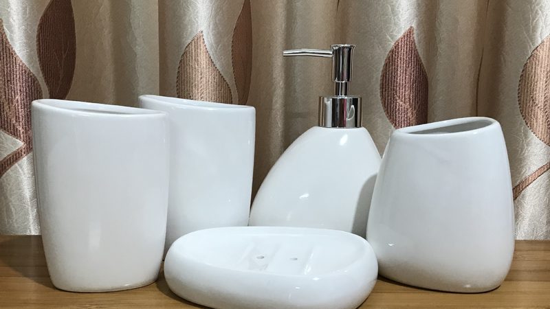 在选择蹲便器时，以下参数是关键：